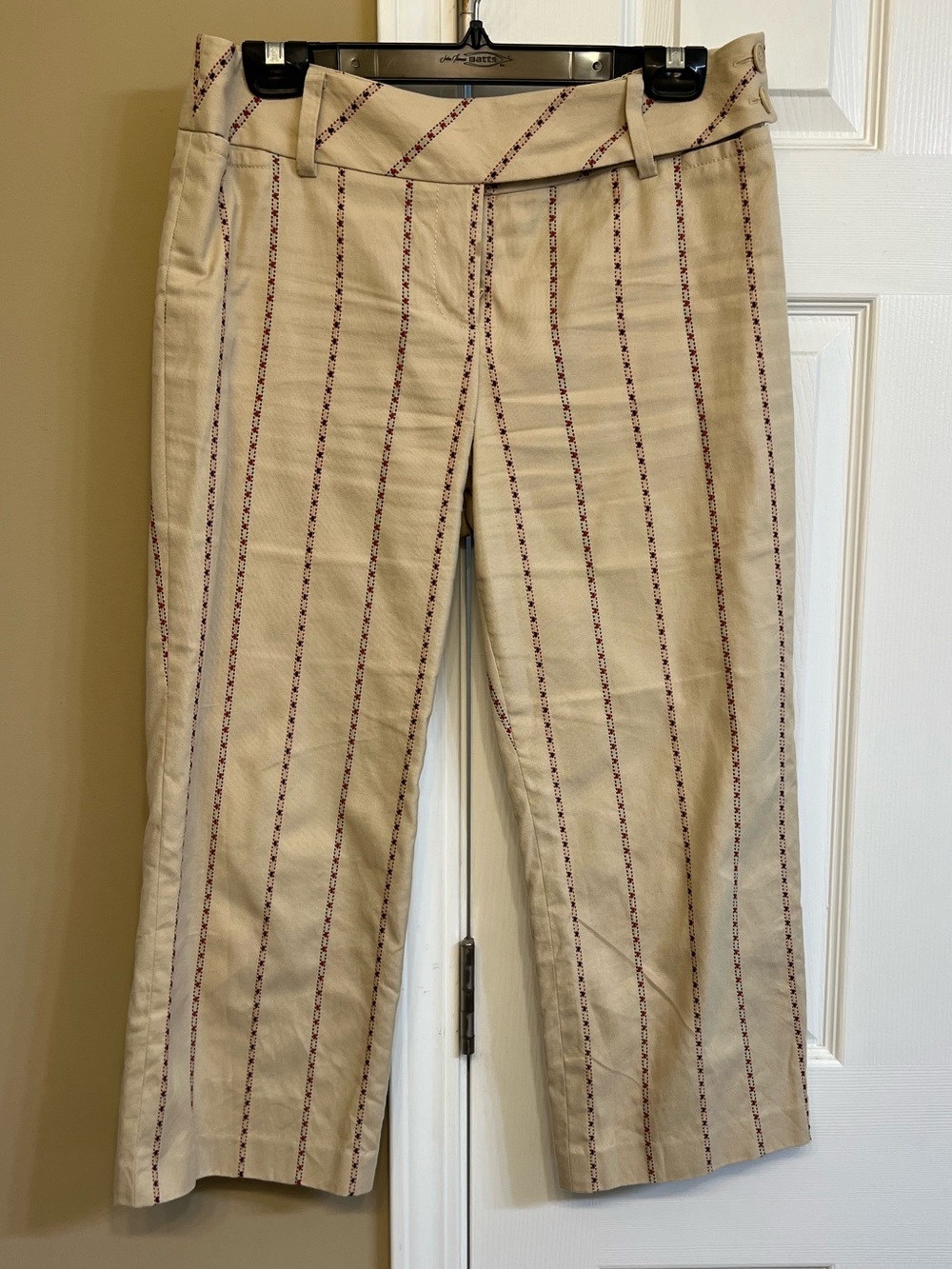 Loft capris straight leg Excellent condition, tan w/burnt orange & brown piping